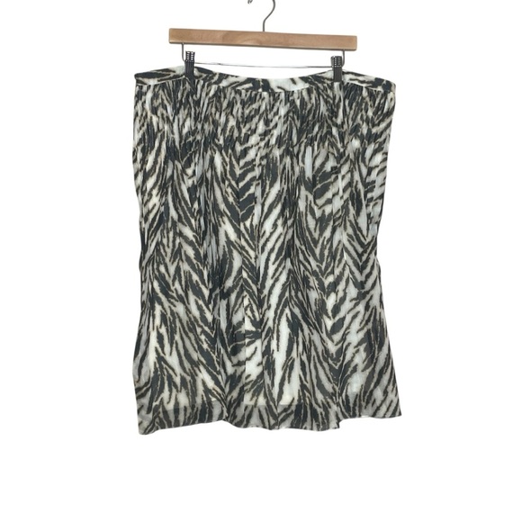 Talbots Woman Plus Skirt Animal Print Black Cream Side Zip Lined Fit Flare 20W - Picture 1 of 6